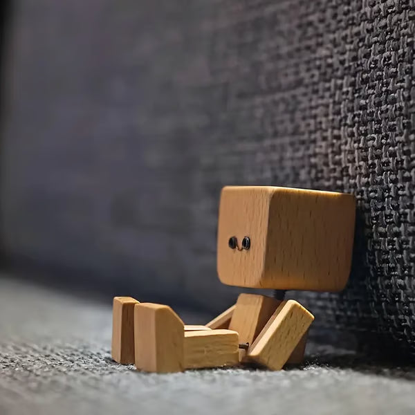 đHandmade Charming Shaking Wooden Man Figurine with 12PCS Magnetic Expressions